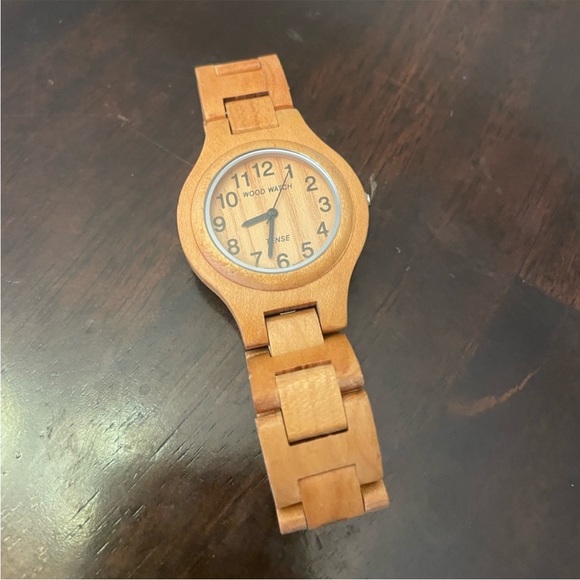 Tense unisex wood watch, light sustainable wood, 7.5 inches, made in Canada - Picture 6 of 13